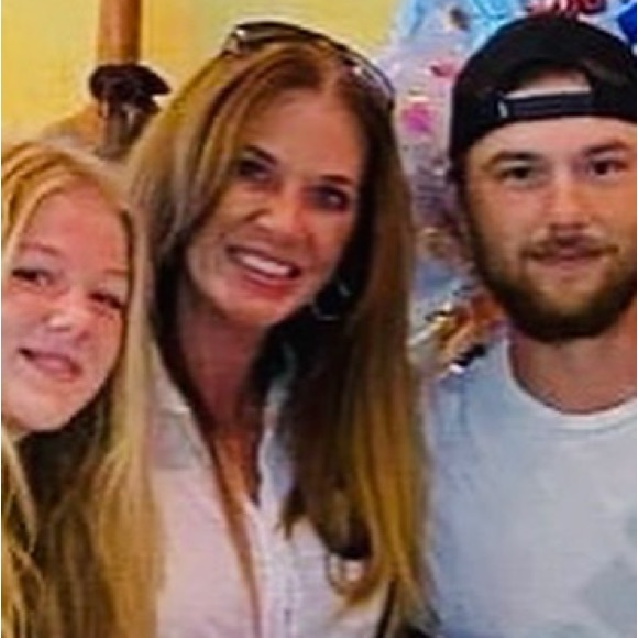 🔥MICHELLE IS LIVE!🔥..  This is my live show listing - Picture 4 of 7